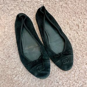 Chanel CC logo black suede ballet flats